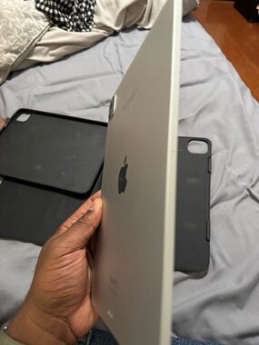 Apple iPad Silver Tablet with Black Smart Cover